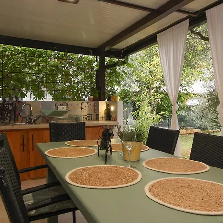 Apartment Sumbora *